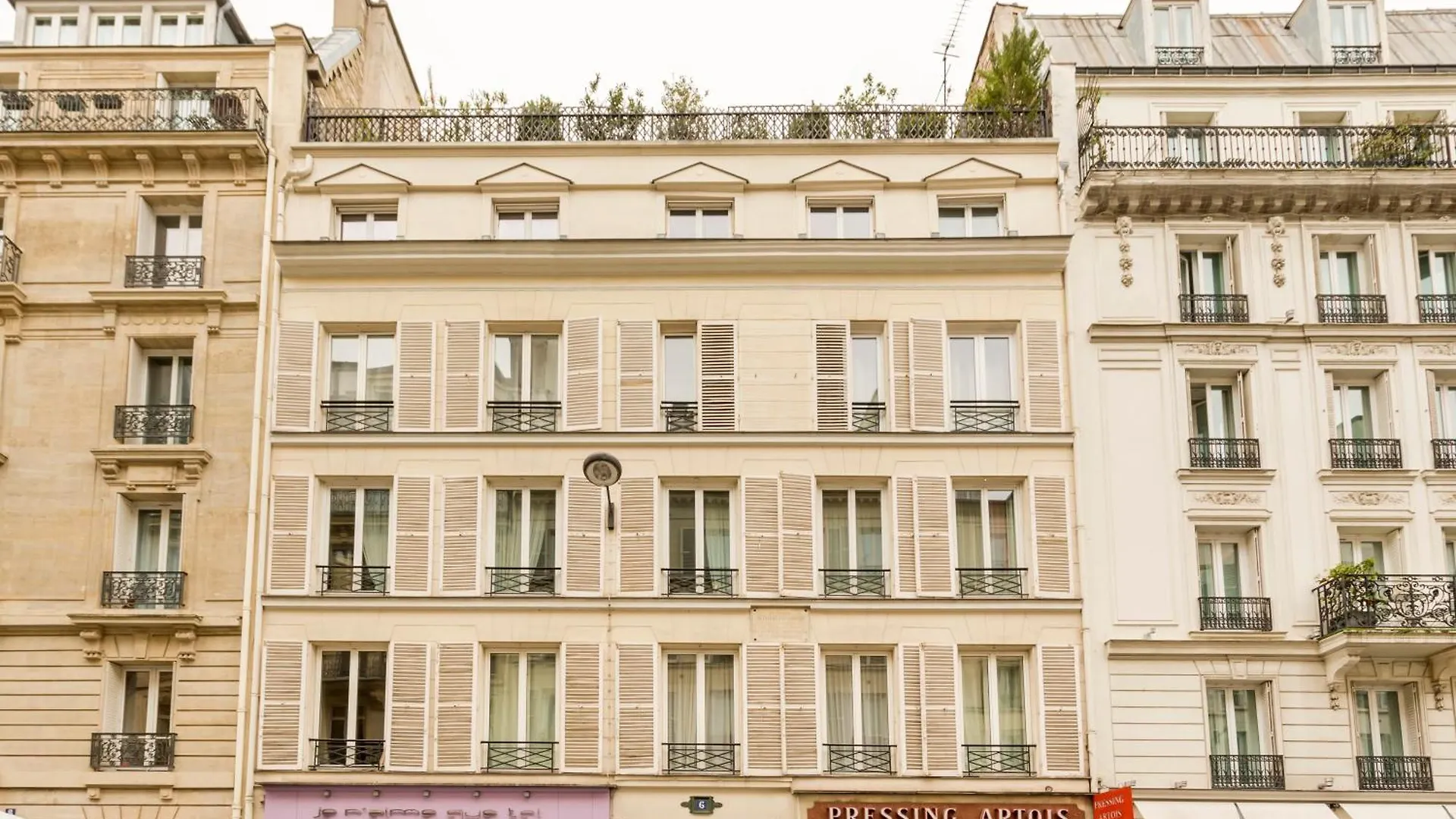 Amazing Artois Champs Elysees * Paris